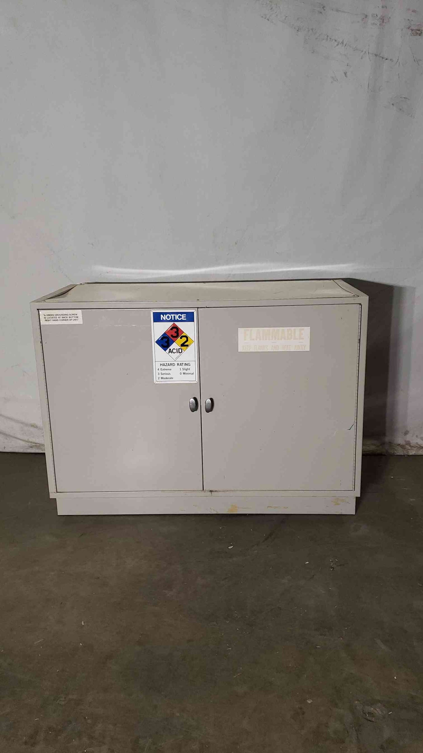 48x22x35 Flammable Casework With Knobs(100254)