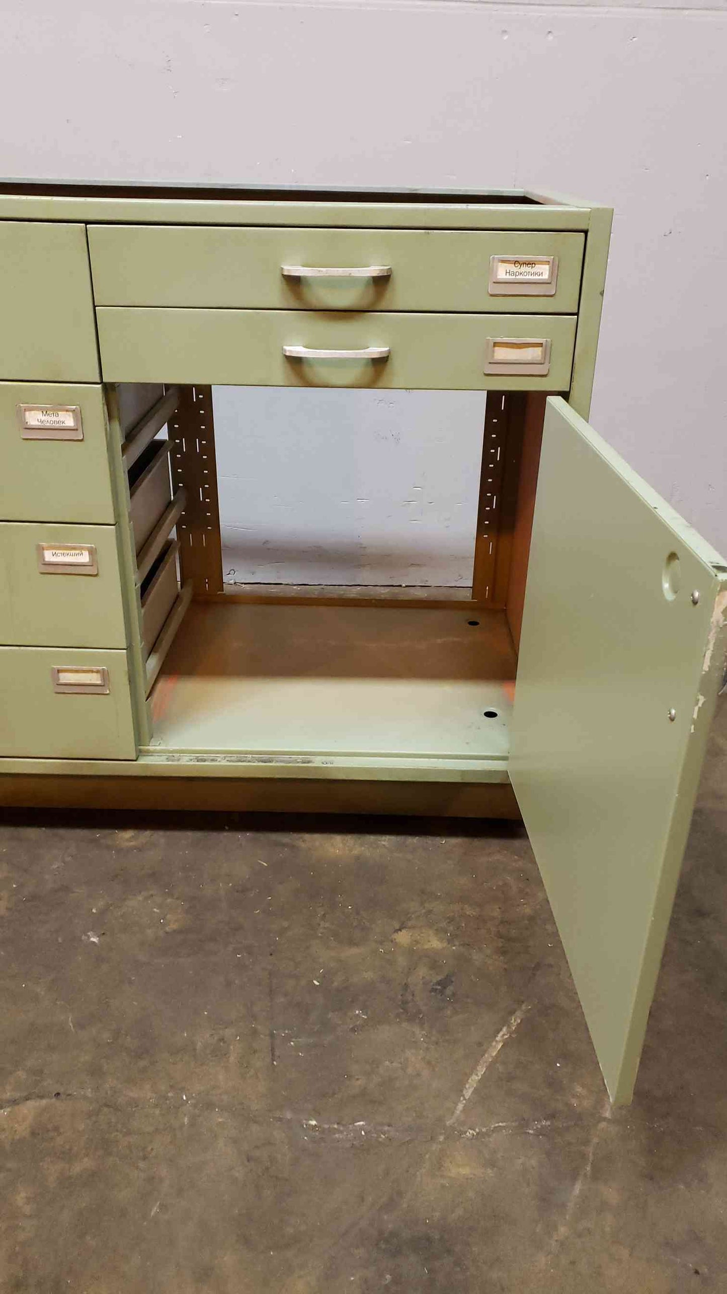 4' Green Kewaunee Casework W/6 Drawers 1 Door(101005)