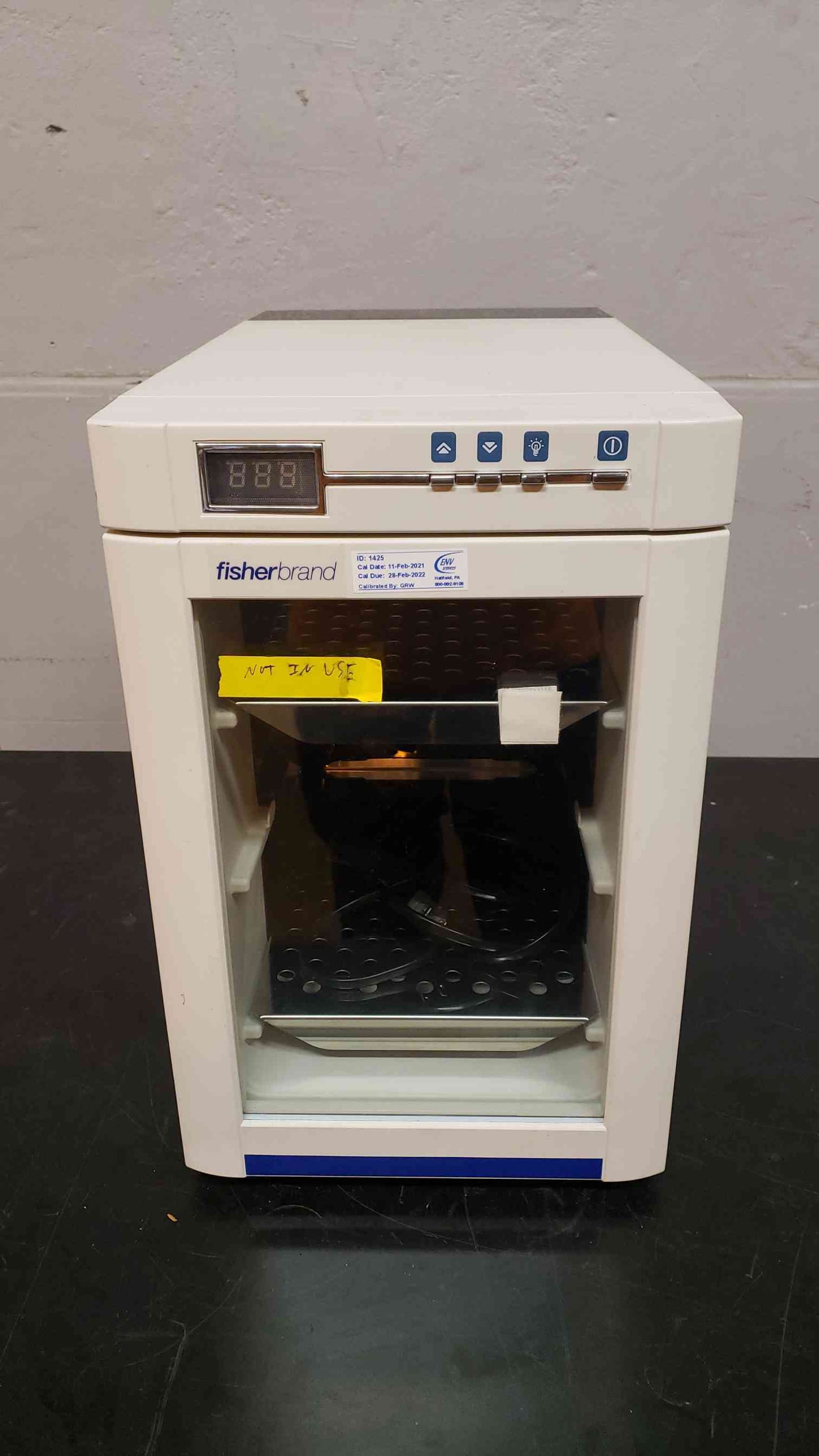 Thermo Scientific Fisherbrand 18L Low Temp Incubator (SKU: 3900AA)