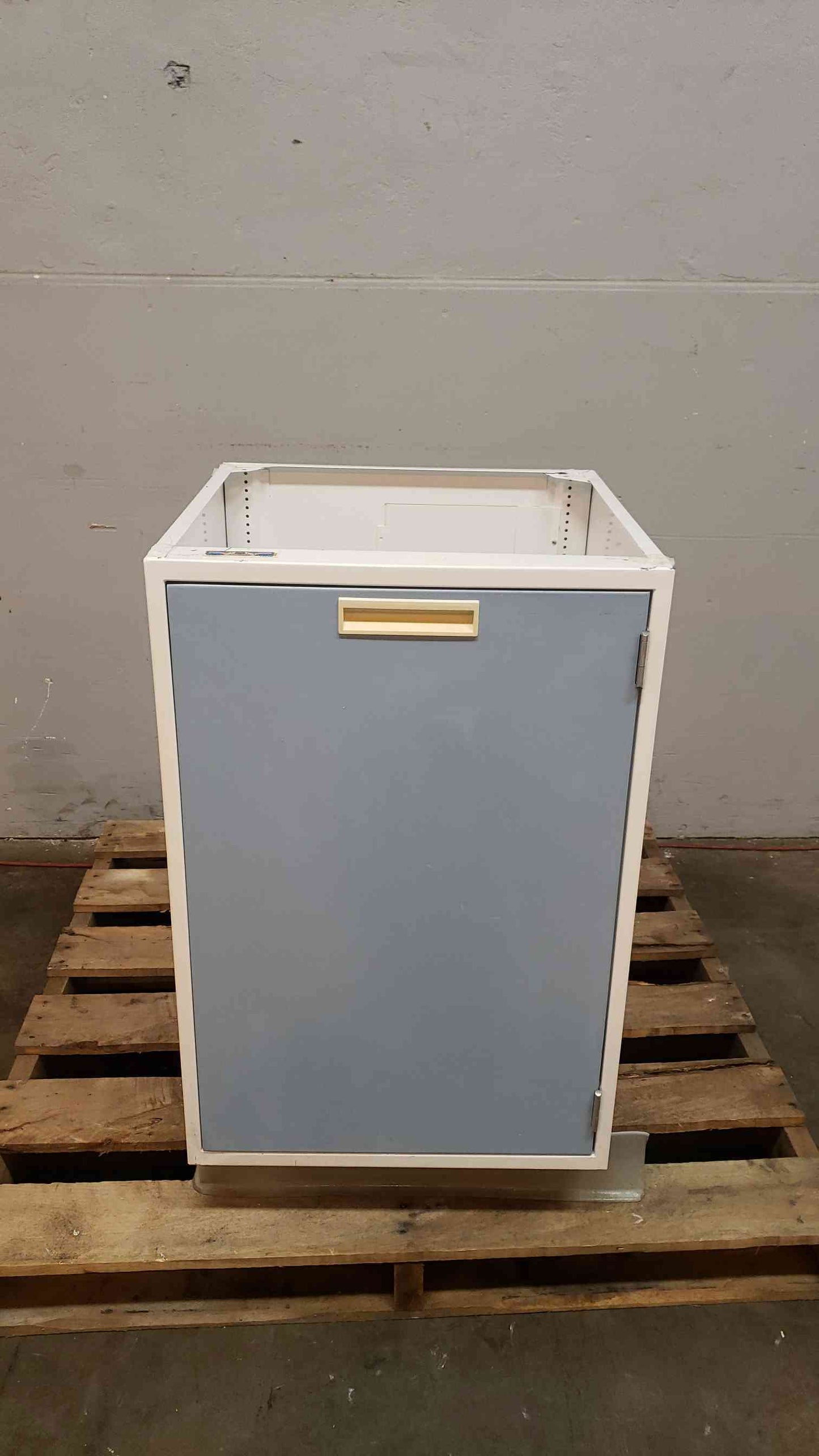 21" Fisher Hamilton Casework W/ 1 Door(3872AA)