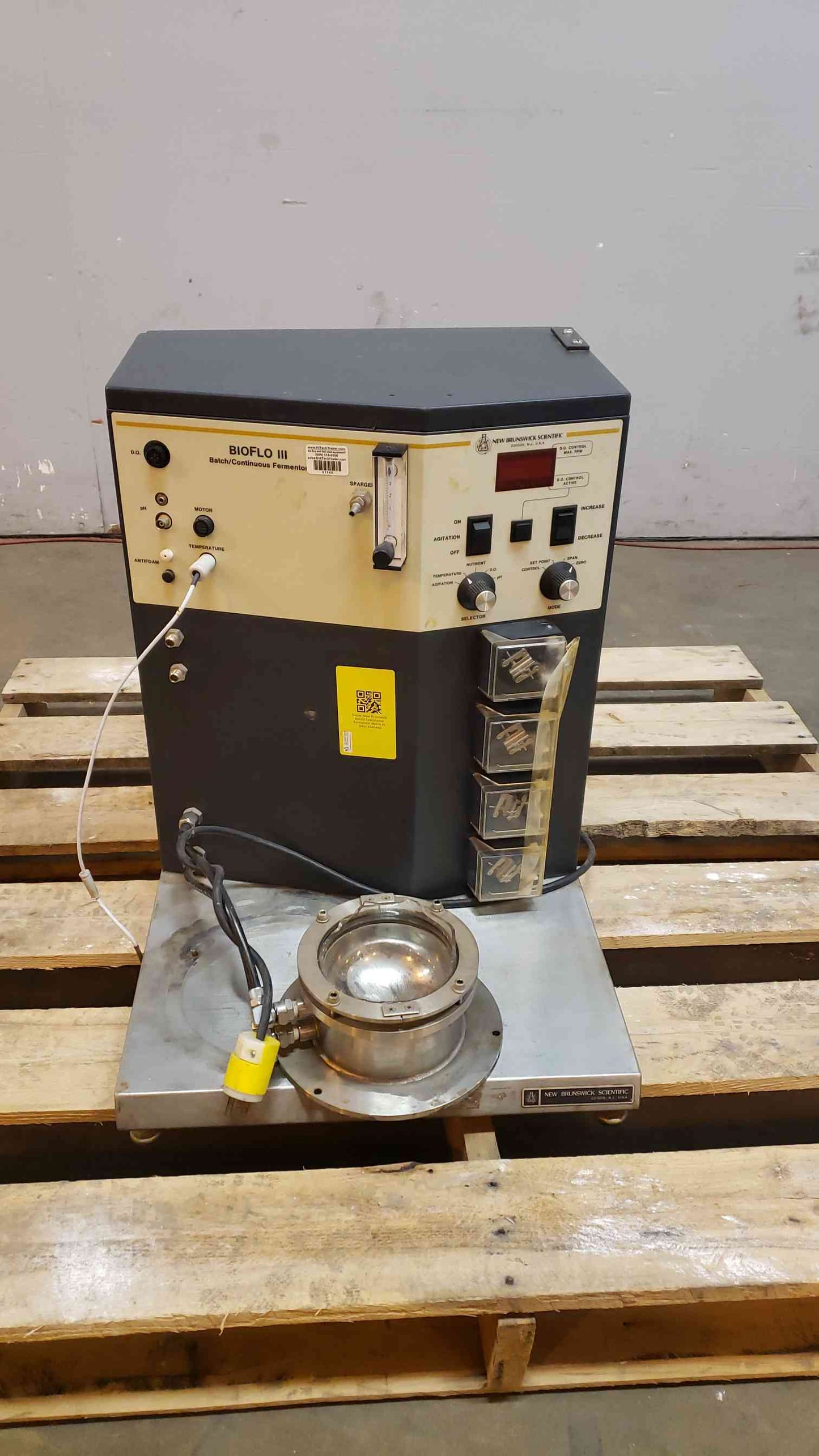 New Brunswick Batch/ Continuous Fermentor BioFlo III (SKU: 4542AA)