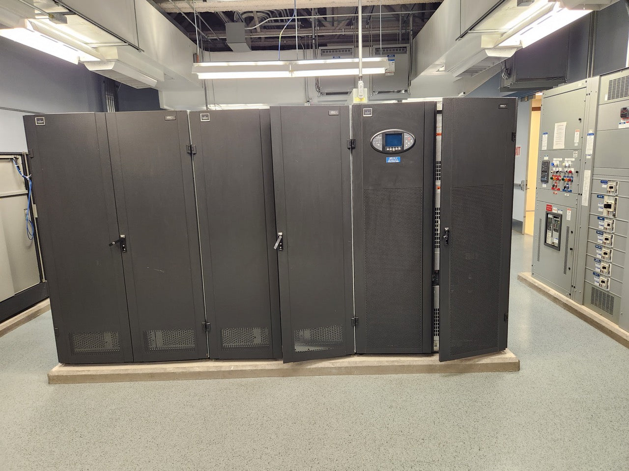 200kVA Liebert NX UPS 38SB200A0A00 w/ 2 Bat Cabs 480V 2010(101482)