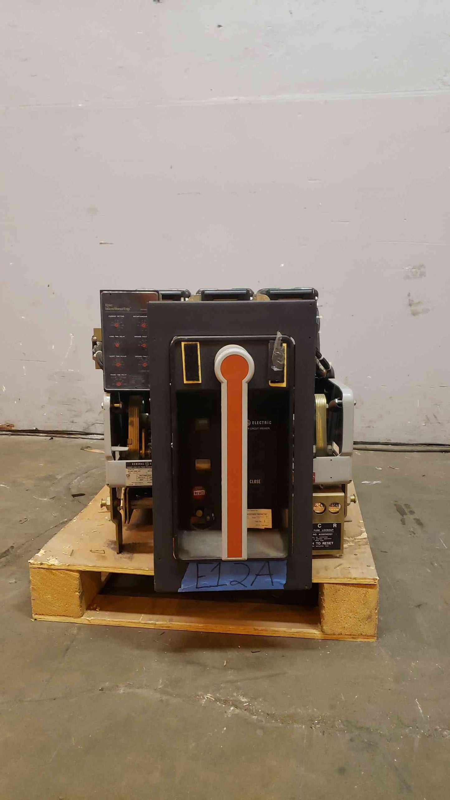 800A GE F Low Voltage Power Circuit Breaker AKRU8D301 (14494AA)(14494AA)