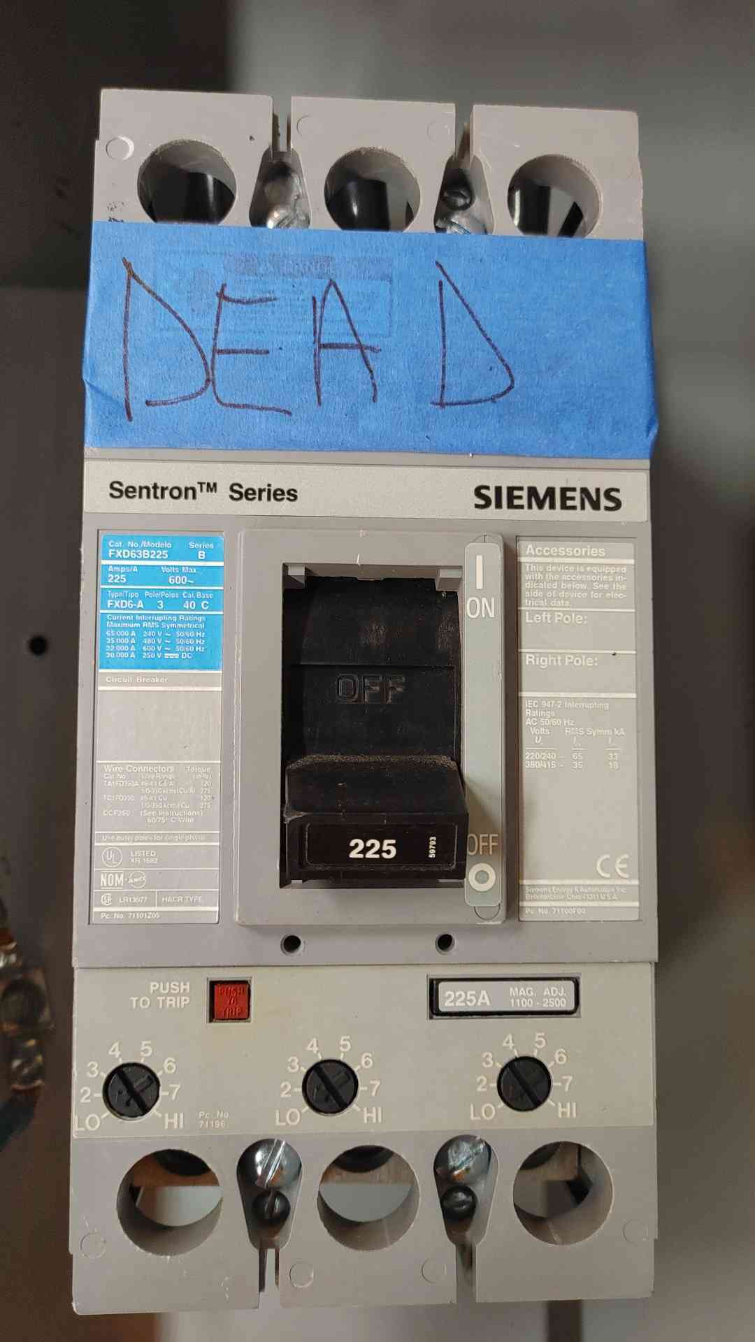 Siemens Sentron FXD638225 Circuit Breaker Enclosure 250A 600VAC Disconnect(103644)