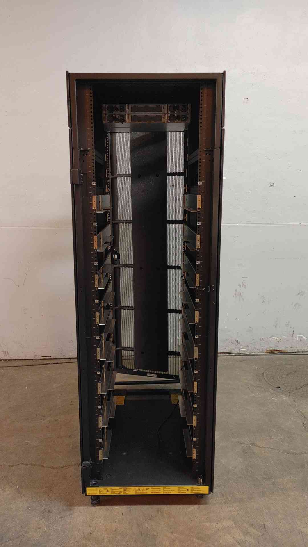 IBM Rolling Server Rack 7014 42U Fully Enclosed-50-26-80