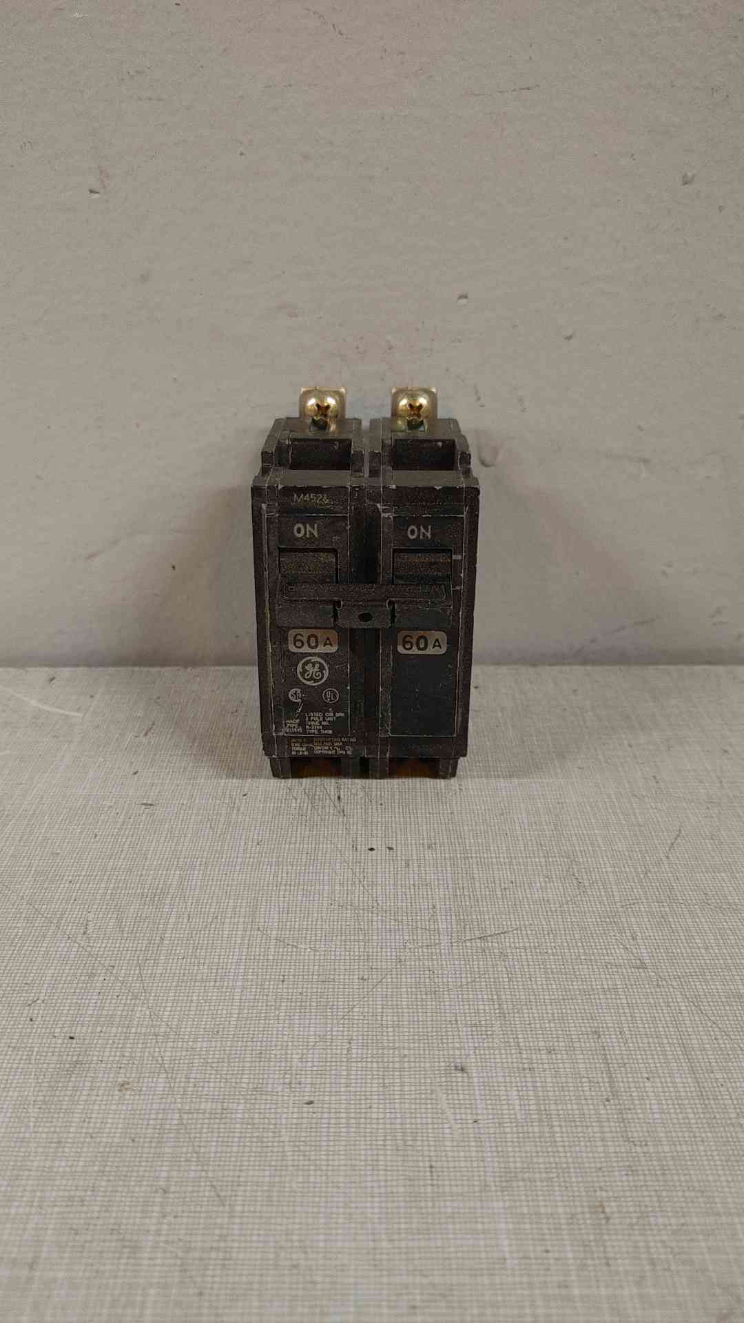 General Electric 60A 2 Pole Circuit Breaker 120/240V 10KA R-3394(104658)