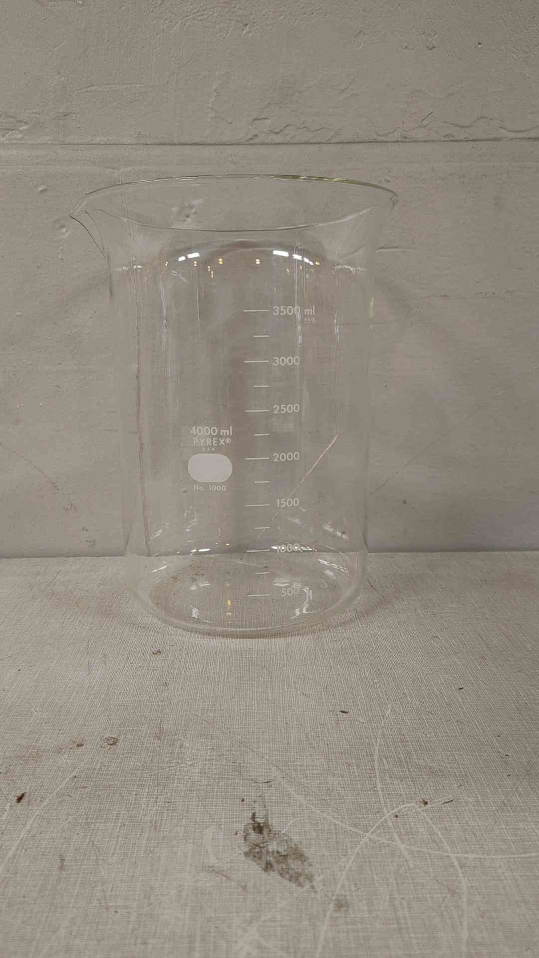 Pyrex Laboratory Glassware 4000ML Beaker(104667)
