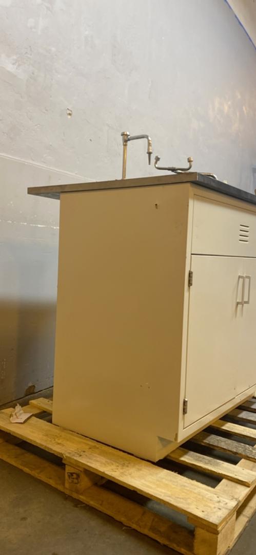 37" St Charles 2 Door Sink(S6LLST6713)