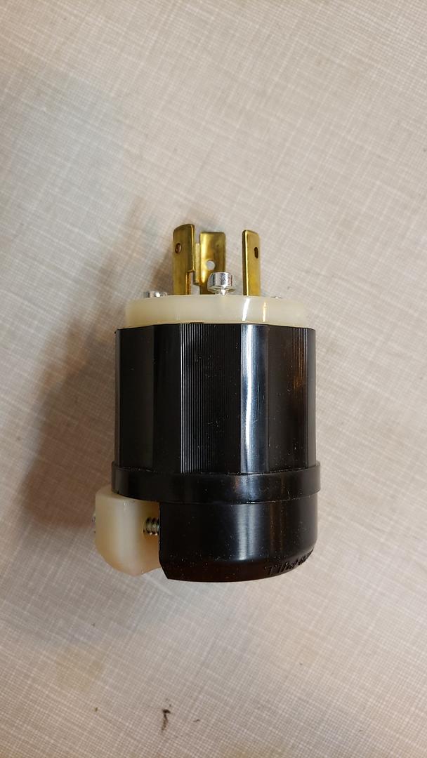 Lot of 6 Leviton 2311 2-Pole 3-Wire Grounding Plug Locking(S6LLST8951)