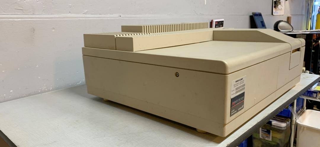 UV Vis Perkin Elmer Spectrometer Lambda 40 in working condition (S6LLST6423)