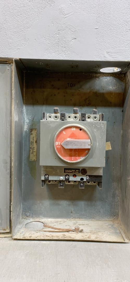 GE TJ400J NEMA 12 Circuit Breaker Enclosure w/ Breaker 250 Amp(S6LLST10326)