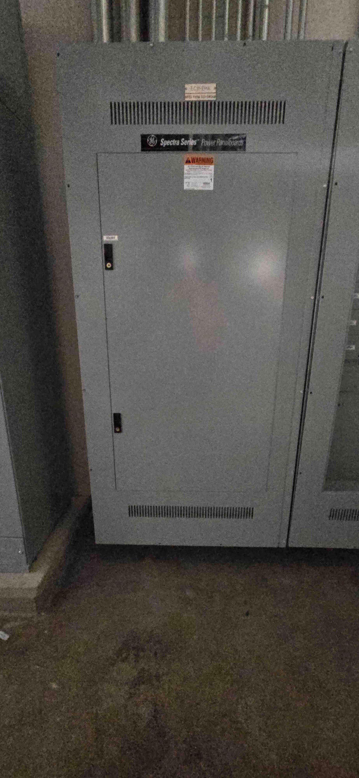 800A GE APN Specta Series 8 Breaker Distribution Panelboard 480v 30A SELA36AT0030 (108099)