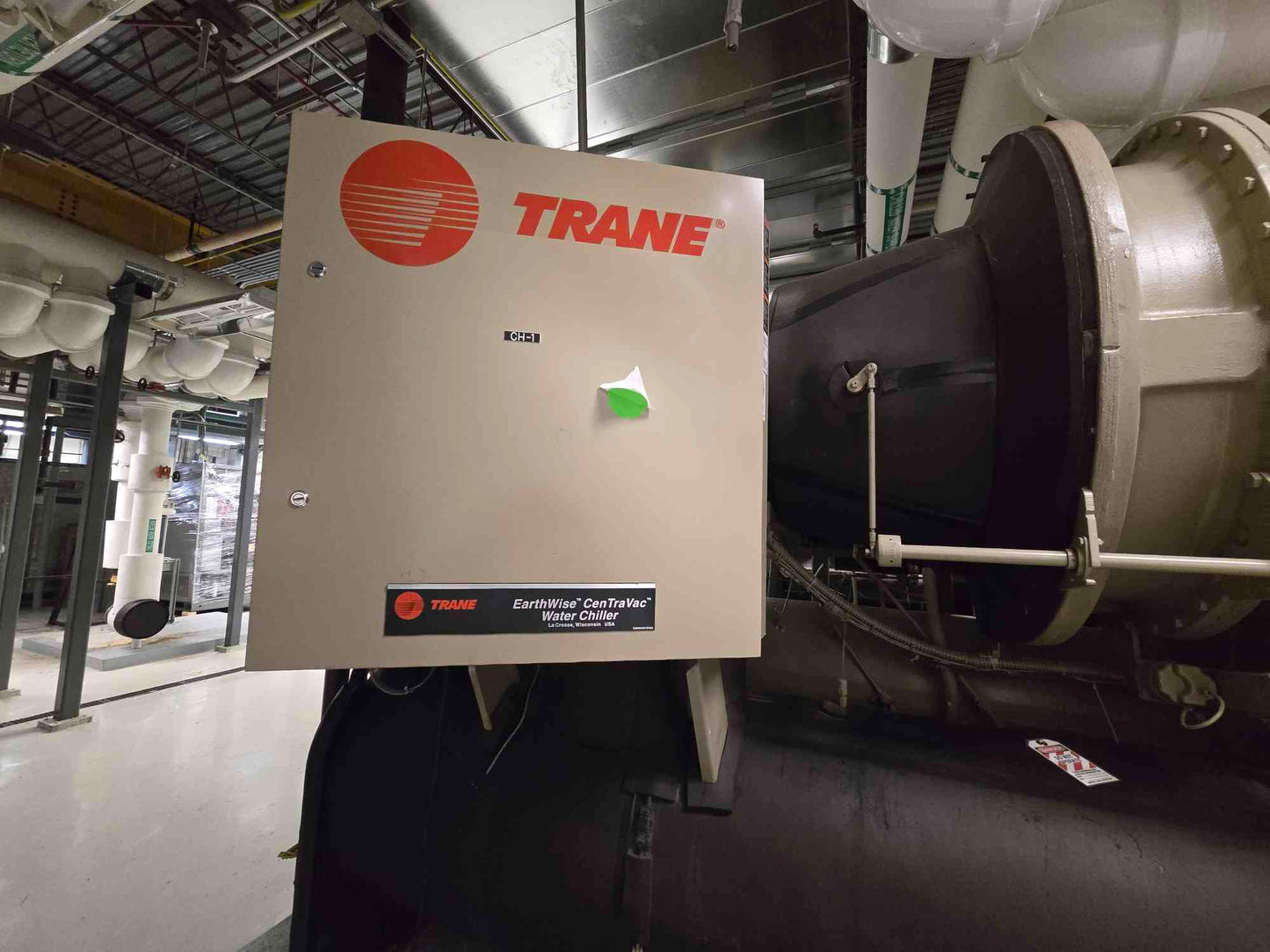 Trane CVHE320 460V 320 Ton Water Cooled Chiller '08
