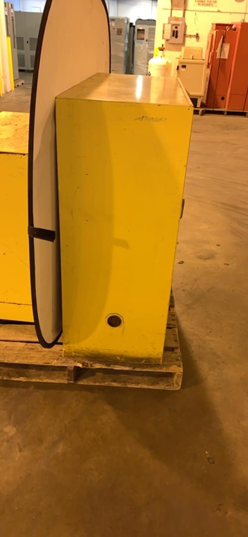 JUSTRITE 25300 30 Gallon Flammable Cabinet(S6LLST6630)