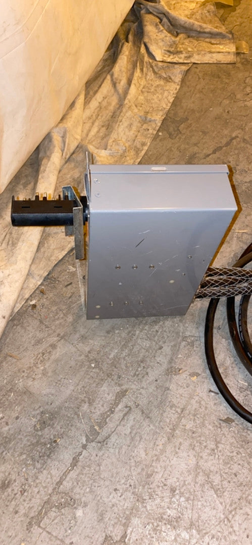 Starline Busway Tap Box 30A 125v CBMDC100NGHSR4(3)L530C4(S6LLST3015)