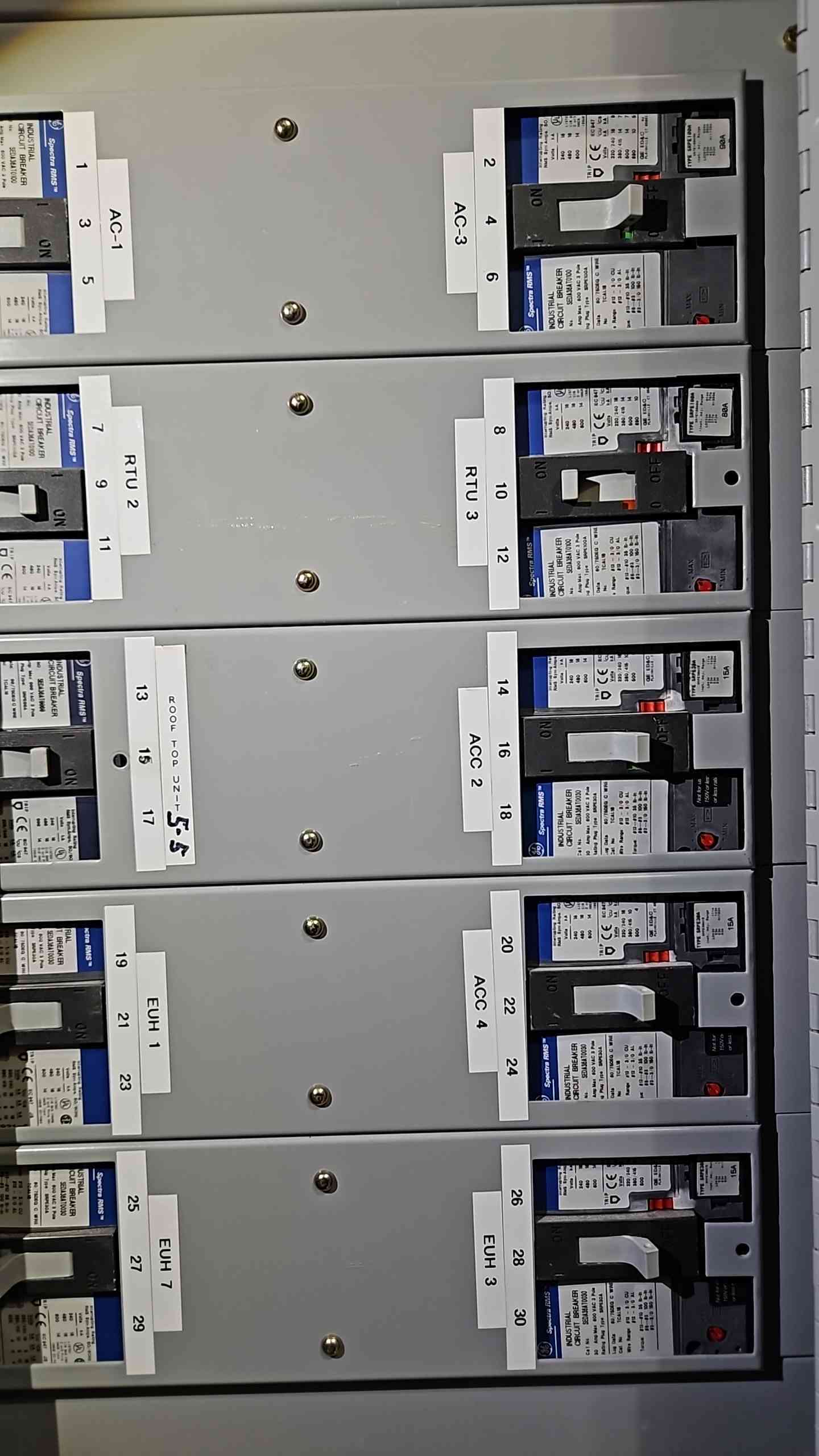 400A 480V GE Spectra Series Panelboard 480V, 277V 3Ph 10 Breaker & Main (MDP #1,3,5) (101398)(101398)