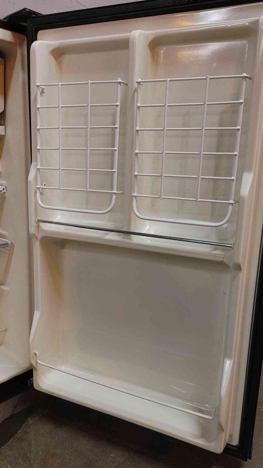 Haier Household Mini Refrigerator 115VAC 1.4A HSL04WNABB