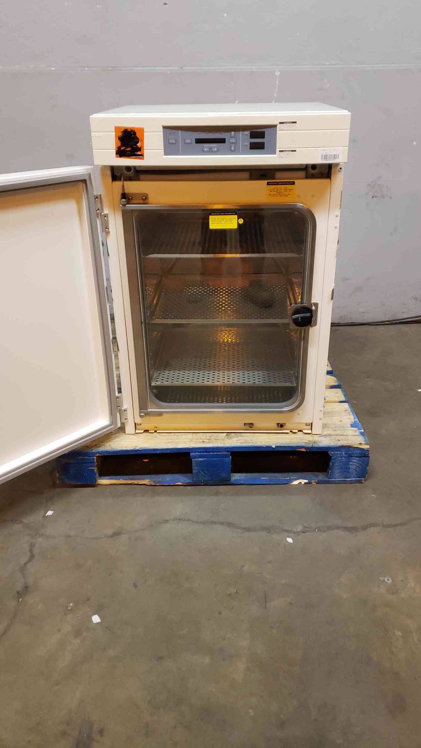 Thermo Electron 115V 1PH Forma Series II Water Jacketed CO2 Incubator 3110 (SKU: 108060)