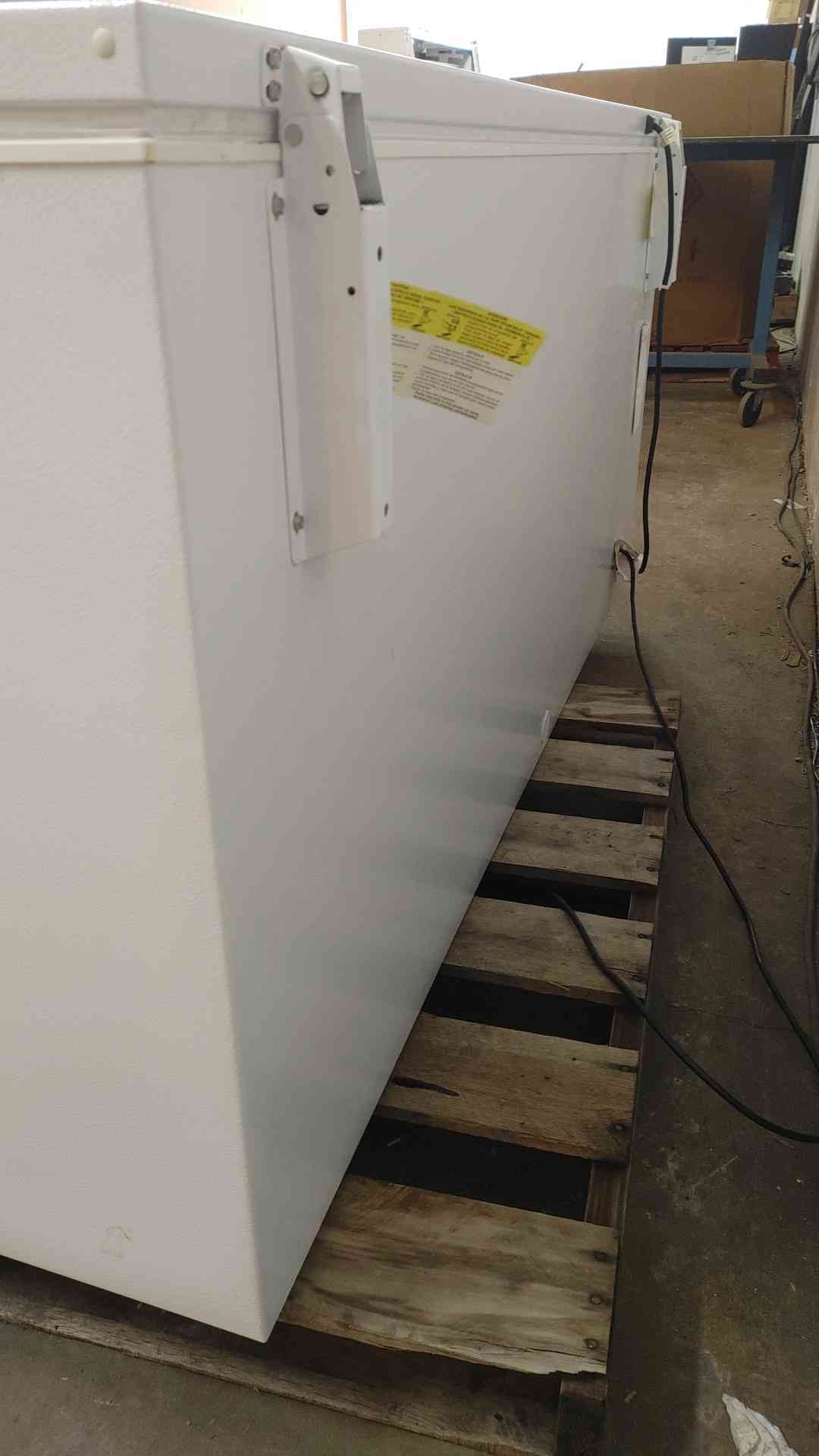 Frigidaire Ultra Low Commercial Chest Freezer AFFC2528DW2 5 Amp 115V R134A (109185)