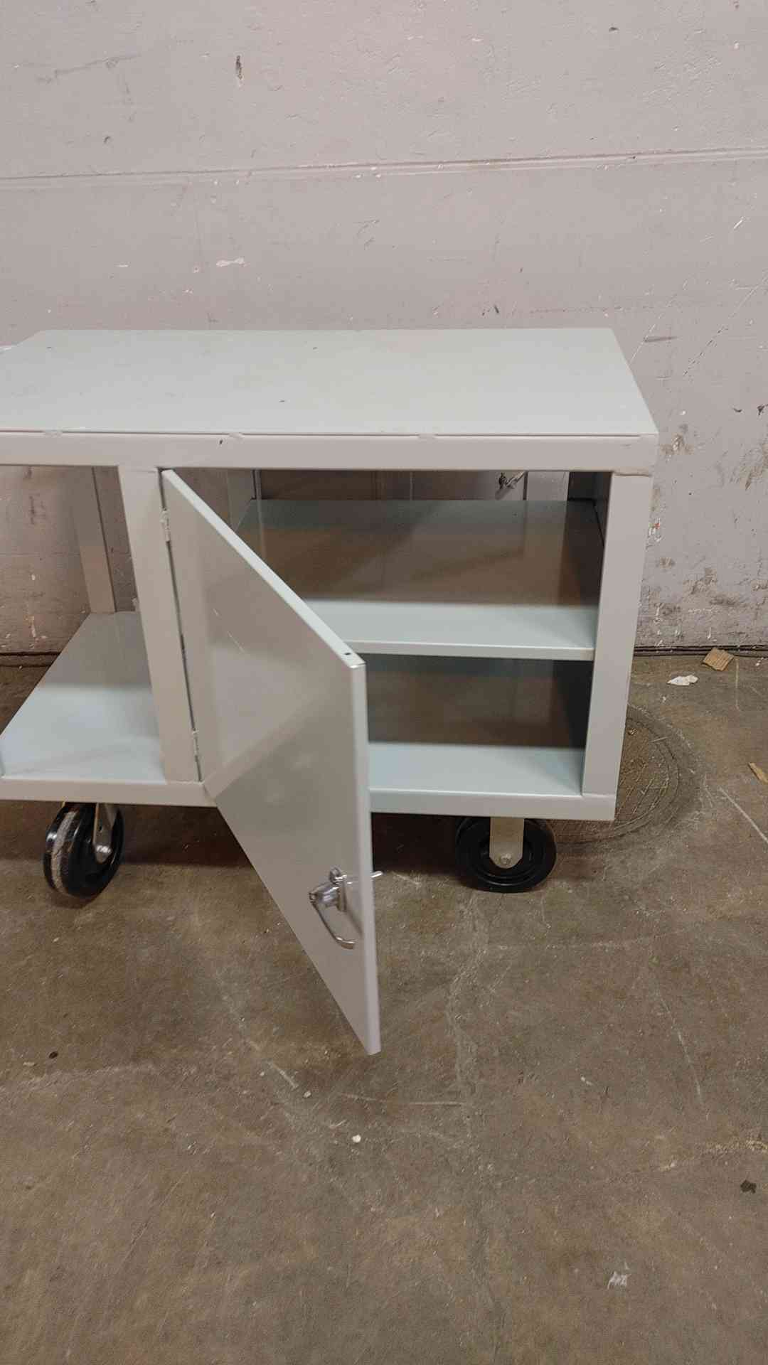 Mobile Cart Metal 2 Doors & Shelf Crash Cart (109176)
