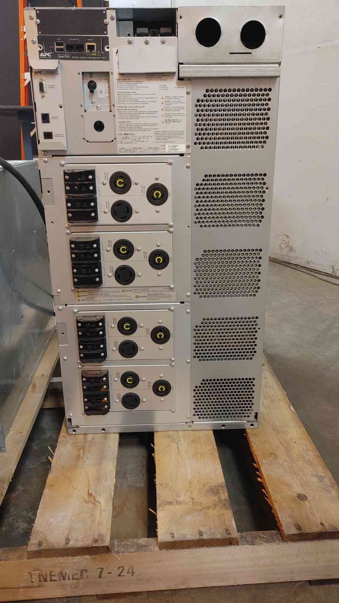 APC Symmetra LX UPS SYAF16KMT 5 Power Modules 4 Battery Modules (SKU: 109905)