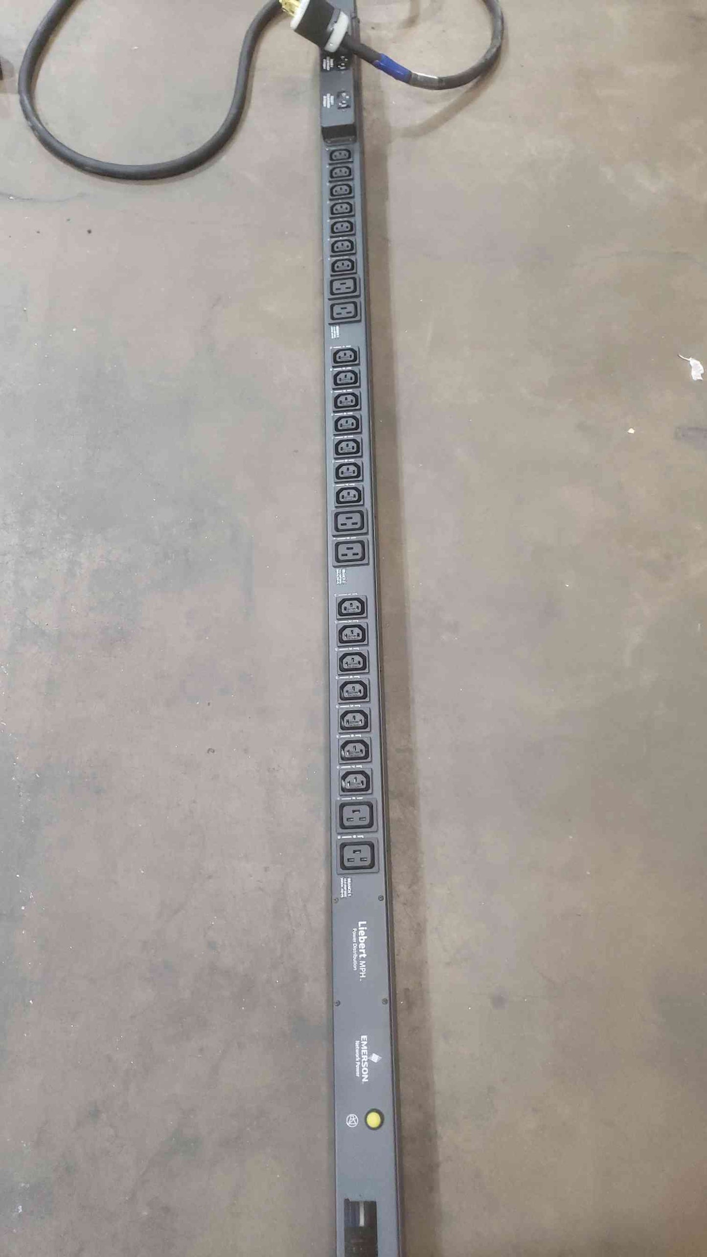 EMERSON 27Port 208VAC 50/60Hz 3W+PE 30A MPH PDU STRIP (SKU: 110567)