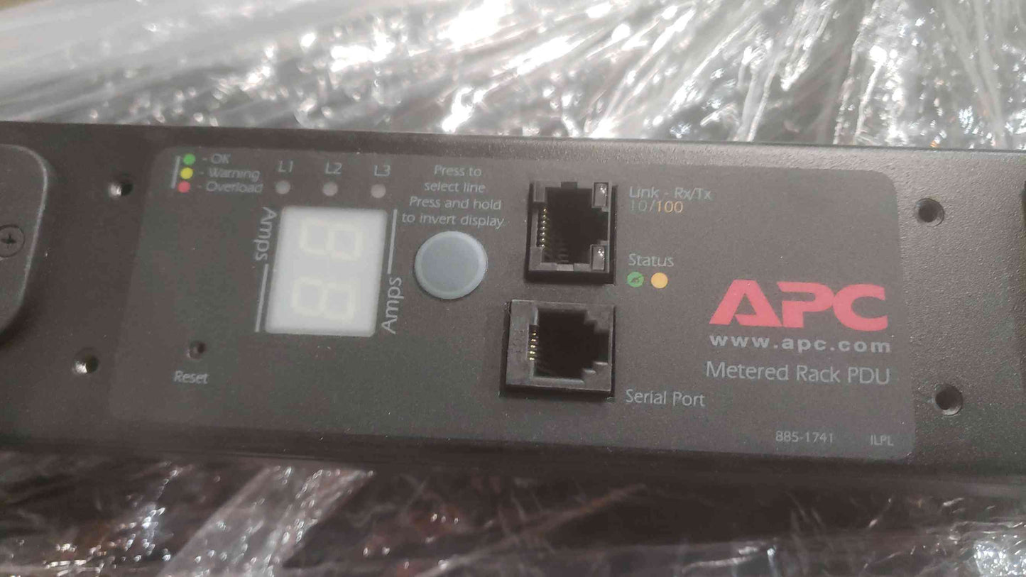 APC 42 Port 120/208 16A PDU Strip AP7894 (SKU: 110565)