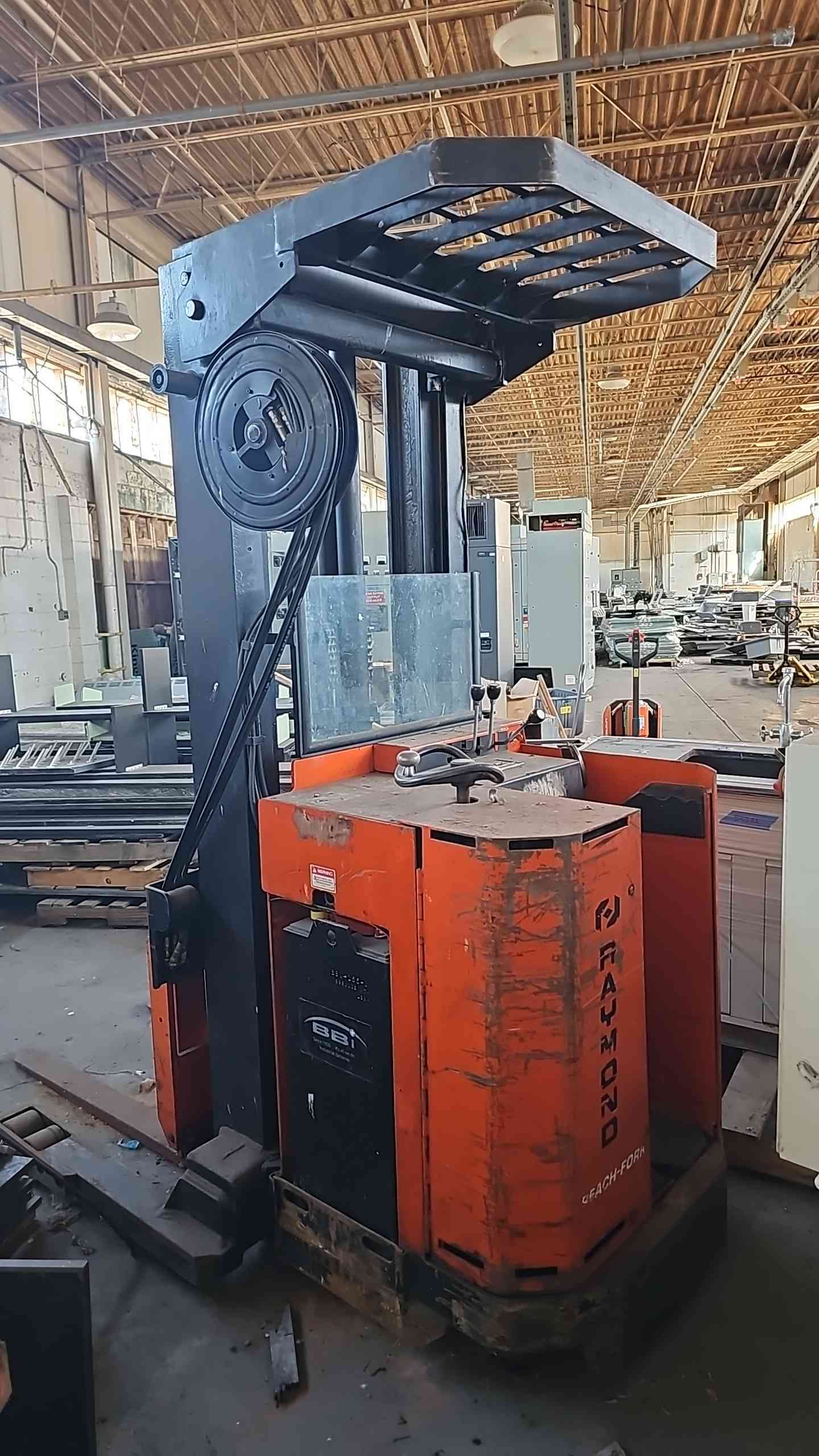 AS-Is Raymond 20R30TT Reach Forklift 3000 lb Cap Not Running Needs Battery (110875).