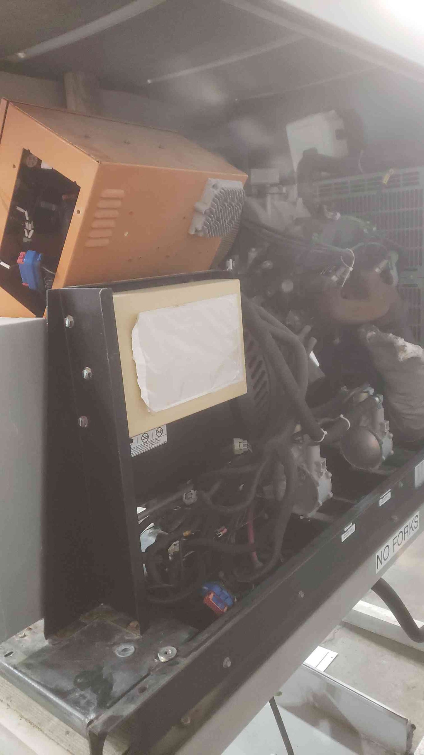 AS IS 30KW Generac SG030 120/240V 125A 1PH LP Nat Gas Chrysler Engine Generator 0051911(SKU: 111038)