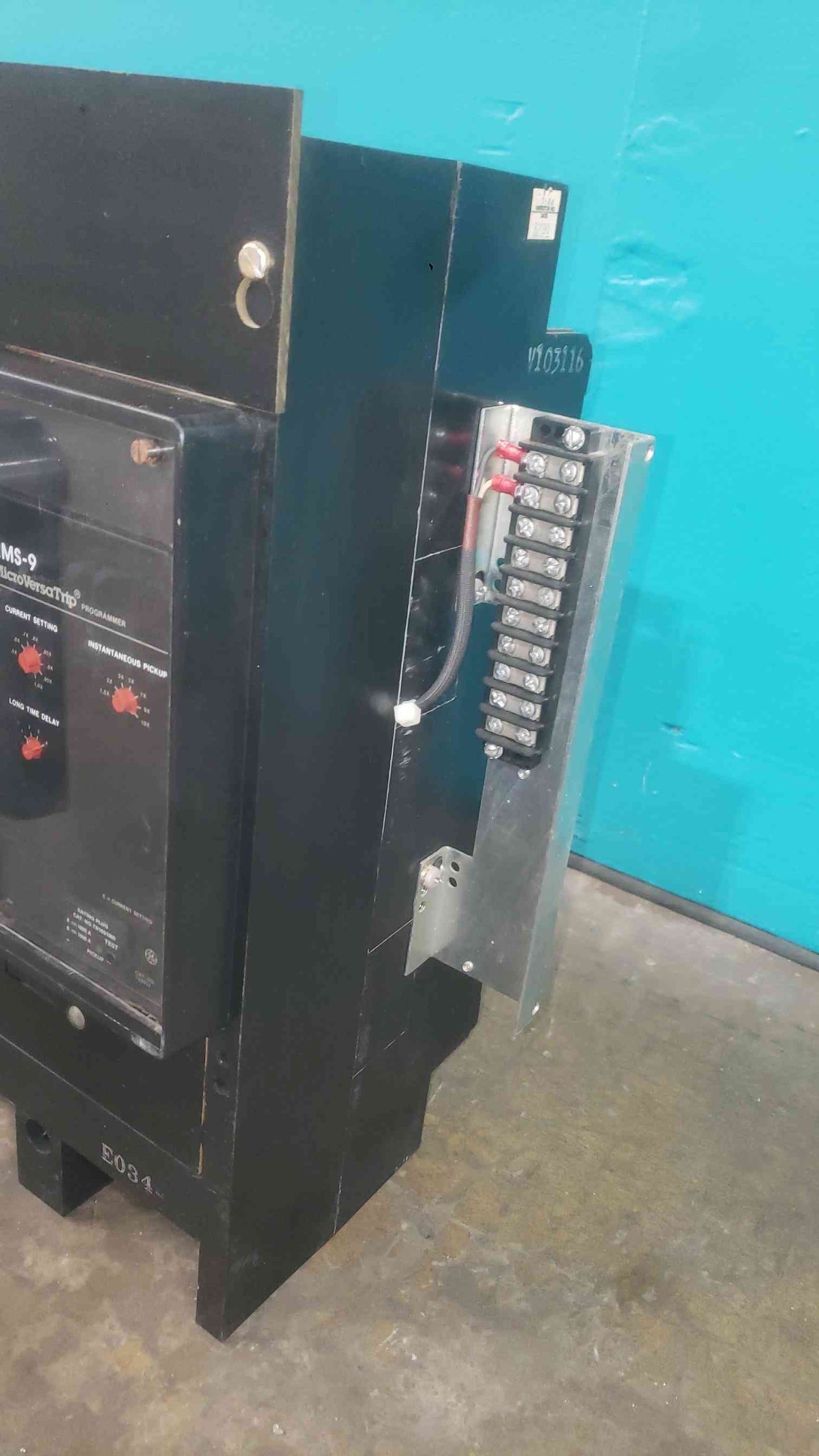 GE Power Break THP1610SS 1000A 3 Pole Circuit Breaker RMS-9 MicroVersaTrip 1000 Amps