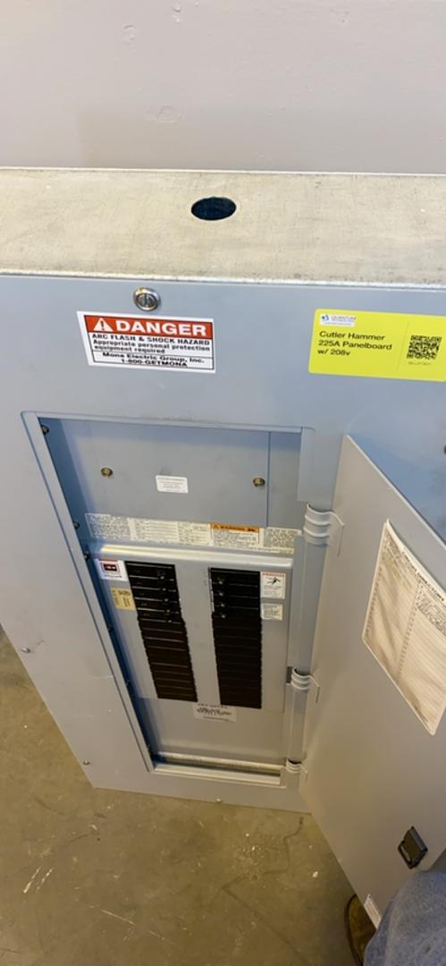 Cutler Hammer 100A Panelboard 208/120v PRL1A(S6LLST3831)