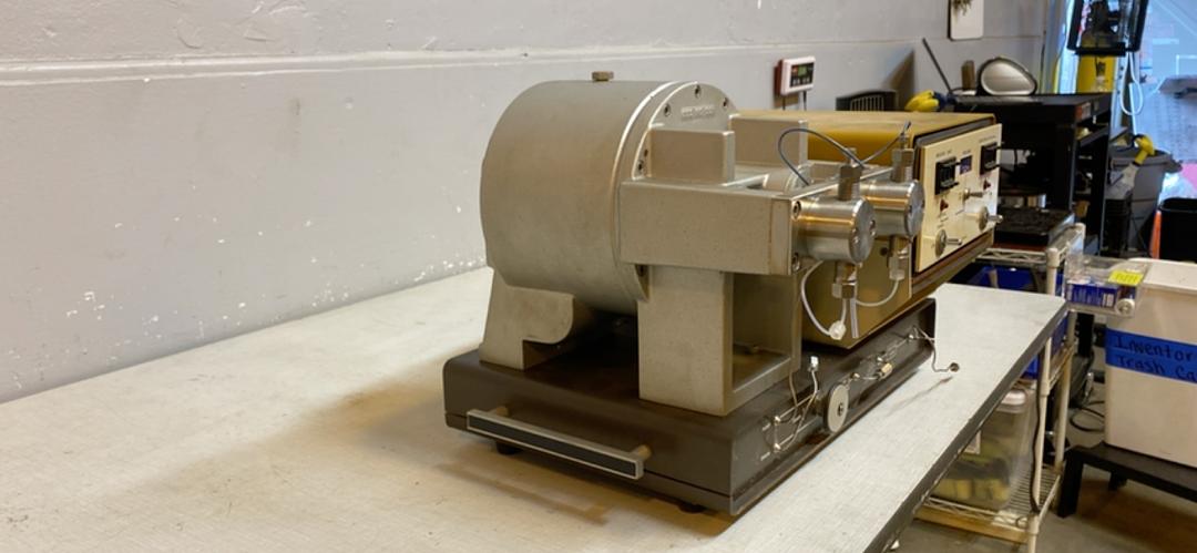 Beckman Model 100A Solvent Delivery System