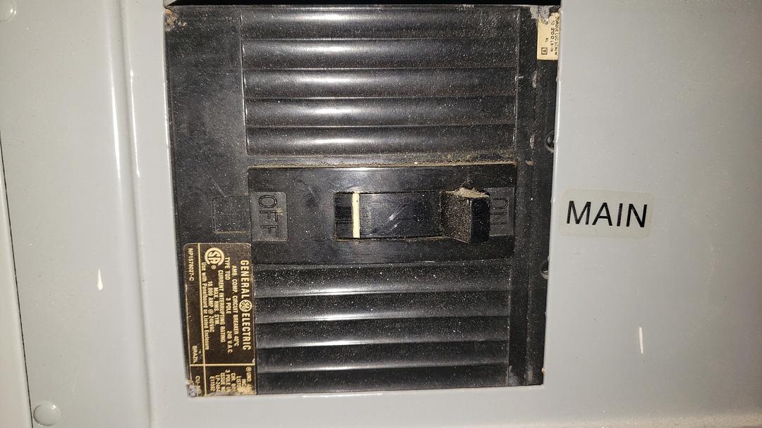 GE 200A 240V Loaded Breaker Panelboard w/ Main(S6LLST10646)