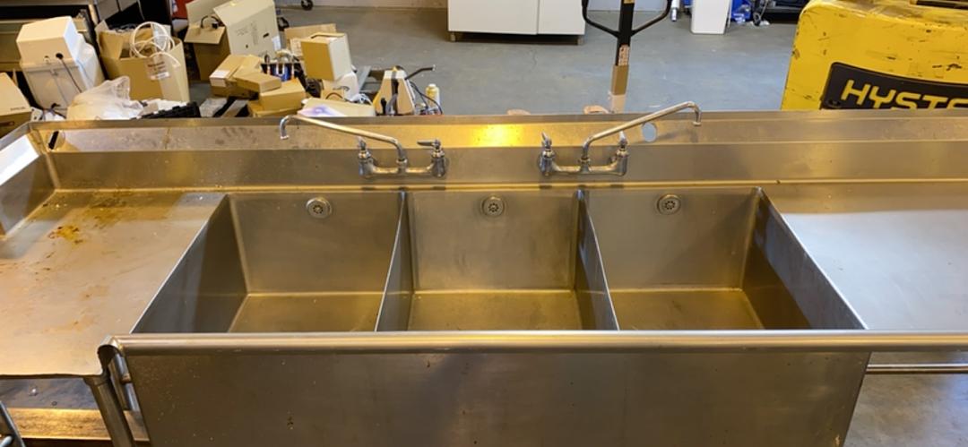 141x33x43� Stainless 3 Basin Cafeteria Sink(S6LLST6170)