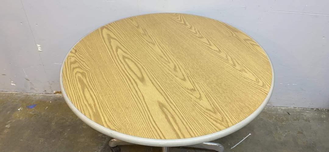 Circular Table W/ Wheels 36" Diameter x 28" High(S6LLST6022)