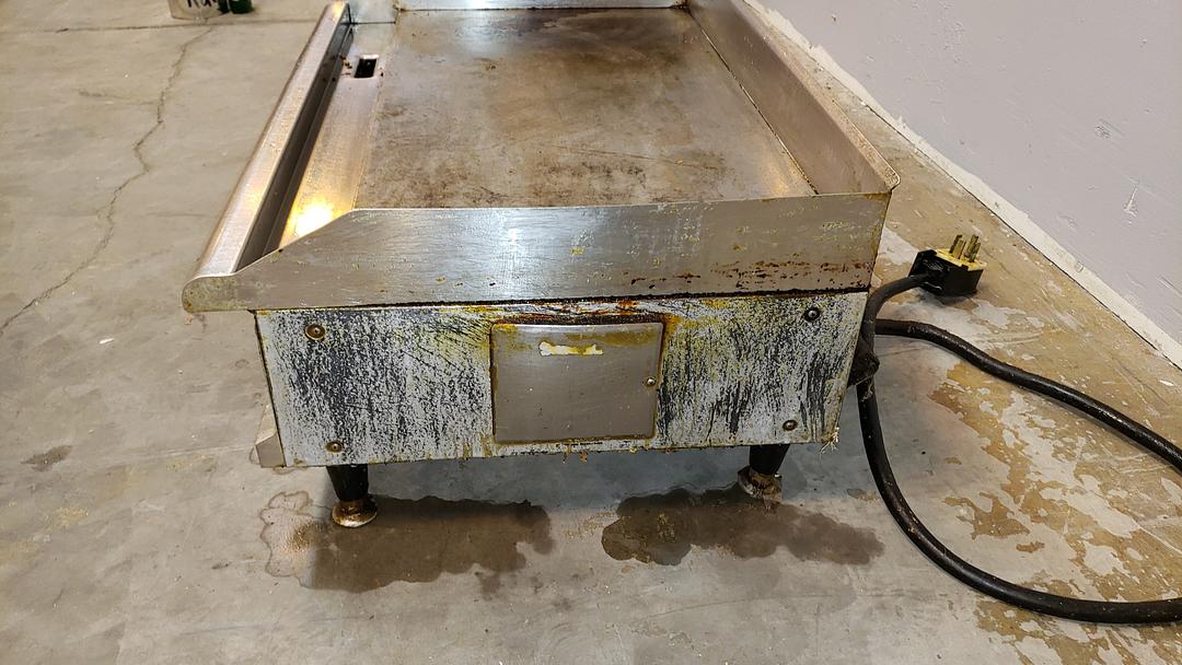 Champion Cook Series APW WYOII Electric Flat Top Grill(S6LLST7549)