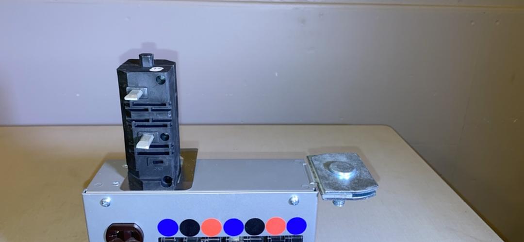 30A STARLINE Busway Tap Box 208/120 CBMY5E28520(3)L6304(S6LLST4307)