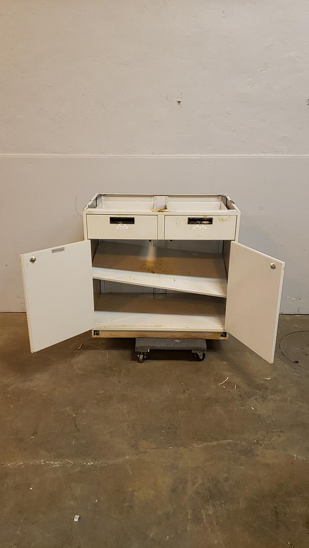 3' Labcrafters Lab Casework Bench B Condition(S6LLST9797)
