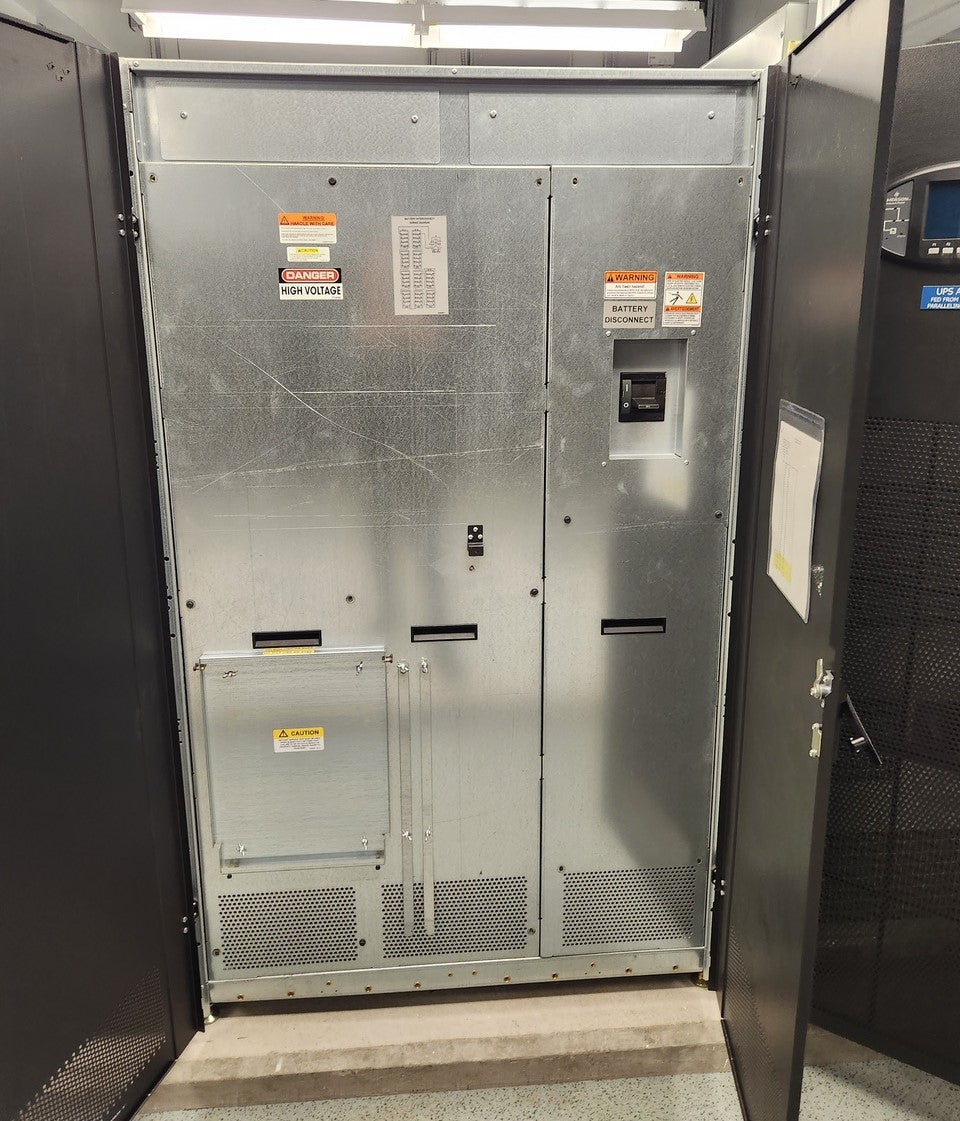 200kVA Liebert NX UPS 38SB200A0A00 w/ 2 Bat Cabs 480V 2010(101482)