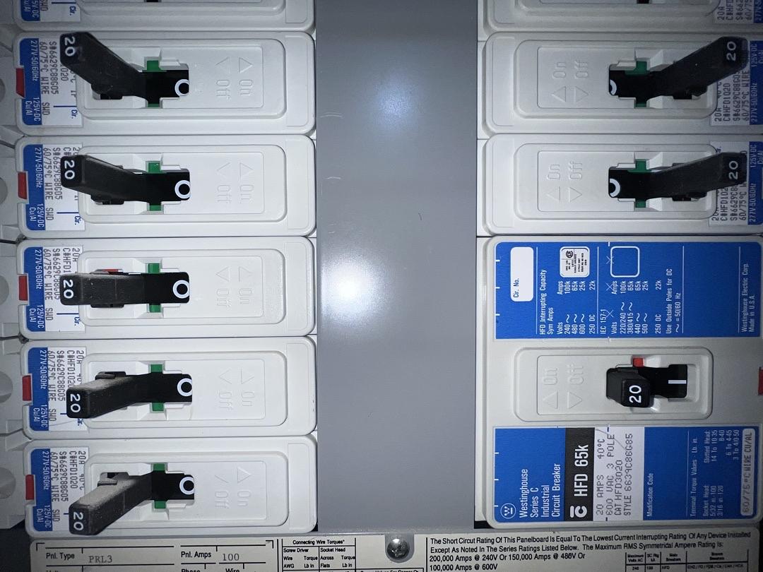 PowRLine PRL3 100A 480V, 277V Panelboard 28 Breakers w/ Main(S6LLST13330)