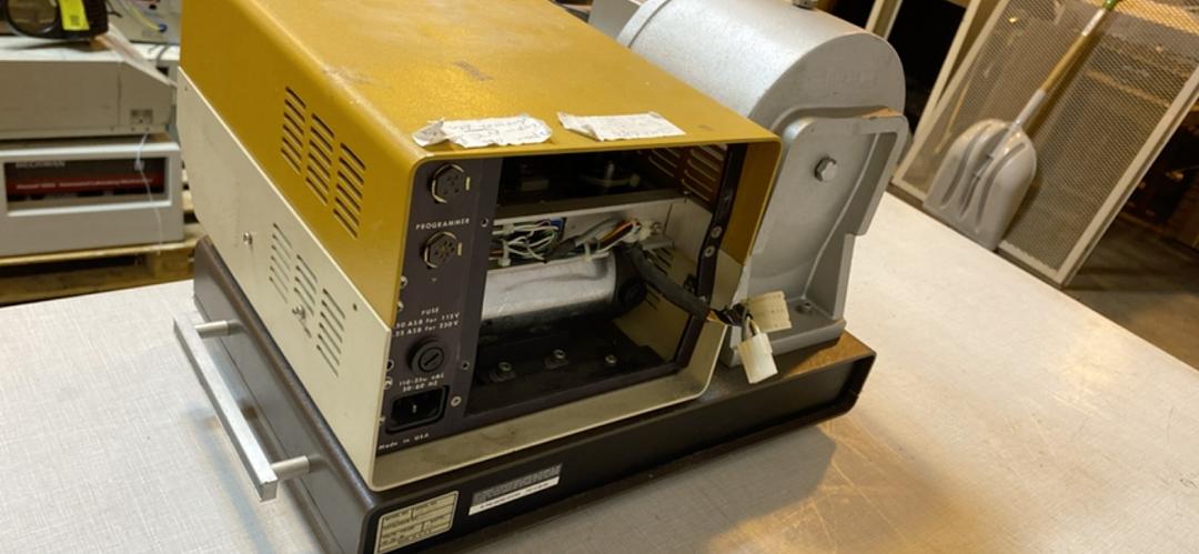 Beckman Model 100A Solvent Delivery System