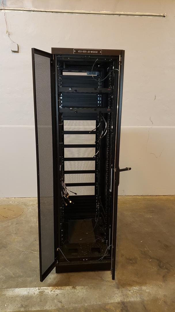 APC 8N1405A00009Seismic SP Server Rack(S6LLST11459)