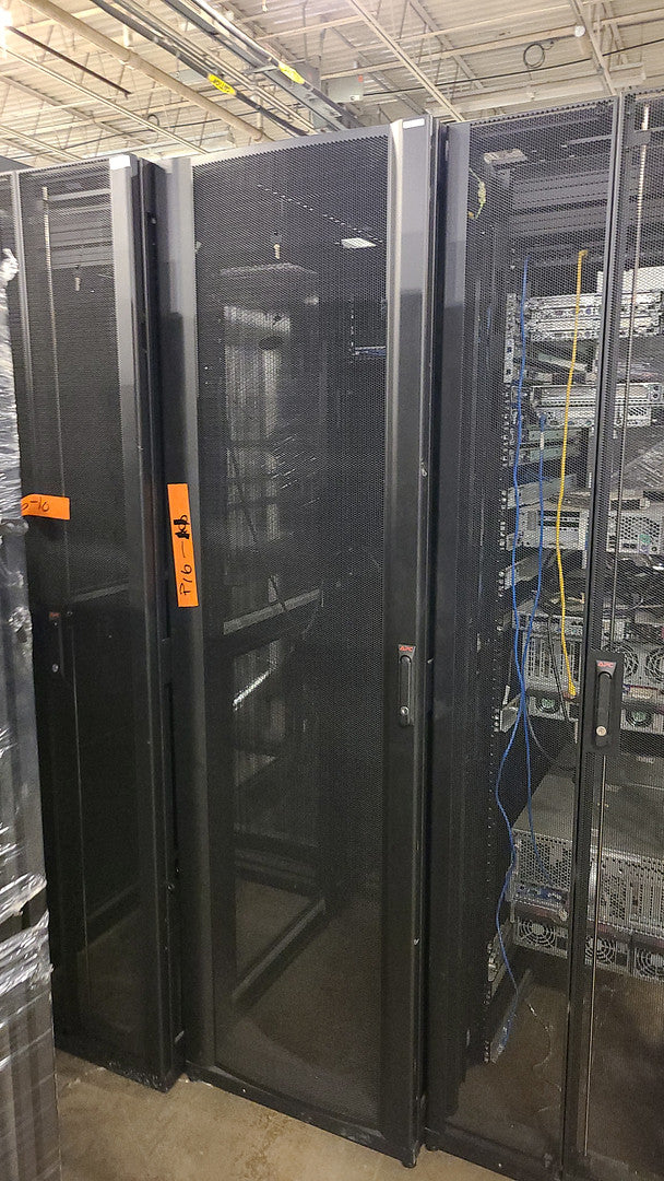 45U APC AR3105 Server Racks Fully Enclosed(S6LLST0498)