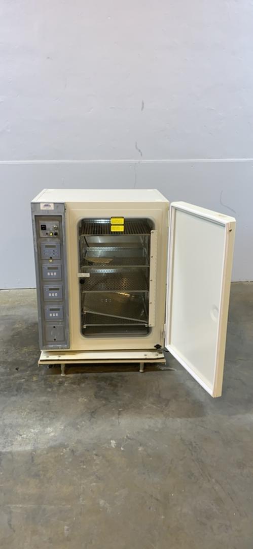 Forma Scientific Water Jacketed CO2 Incubator 3860(S6LLST8154)