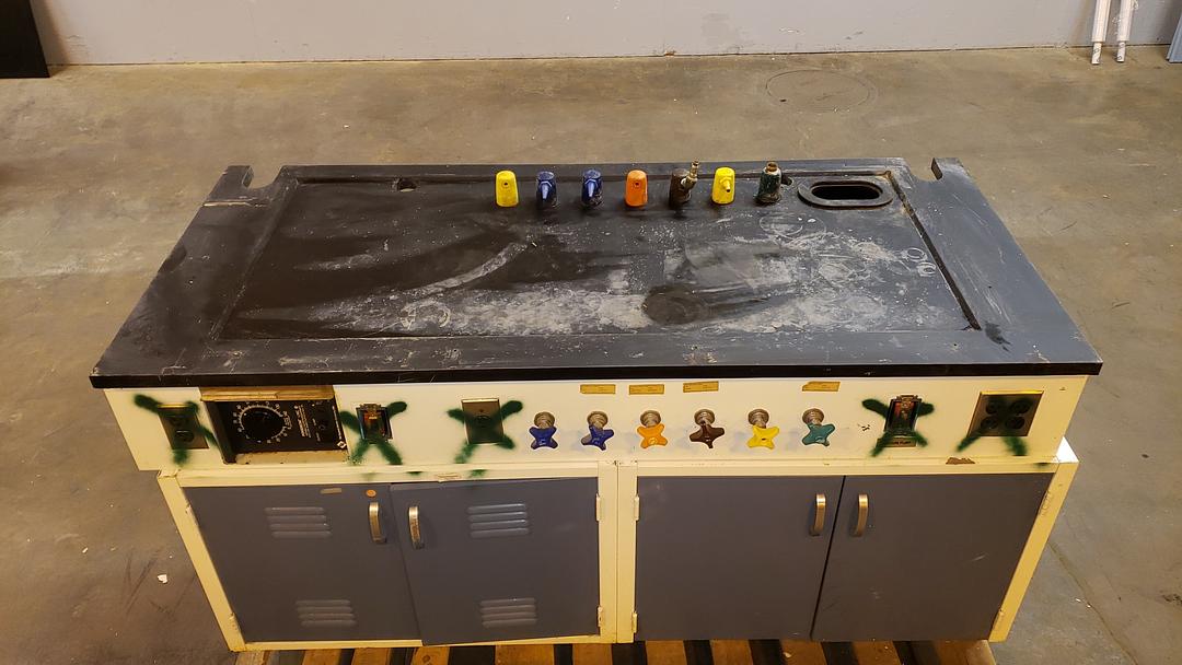 6' Duralab Fumehood bench with utility outlets(S6LLST10018)