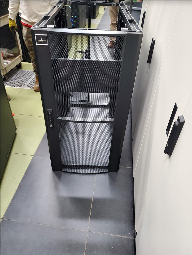 Emerson / Vertiv Half Height 24U Server Rack Cabinet(S6LLST0190)