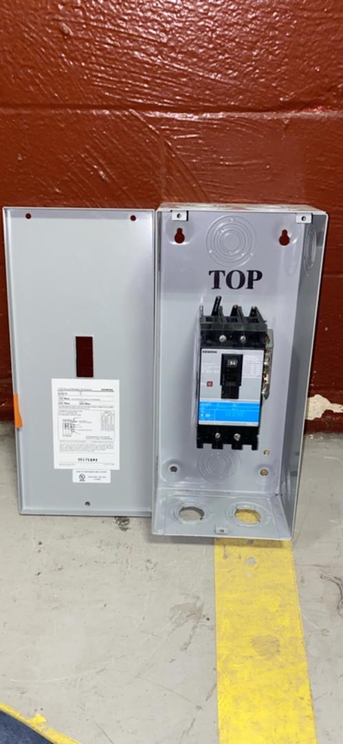 Siemens 50A ED63B050 Circuit Breaker in Disconnect Enclosure(S6LLST4387)