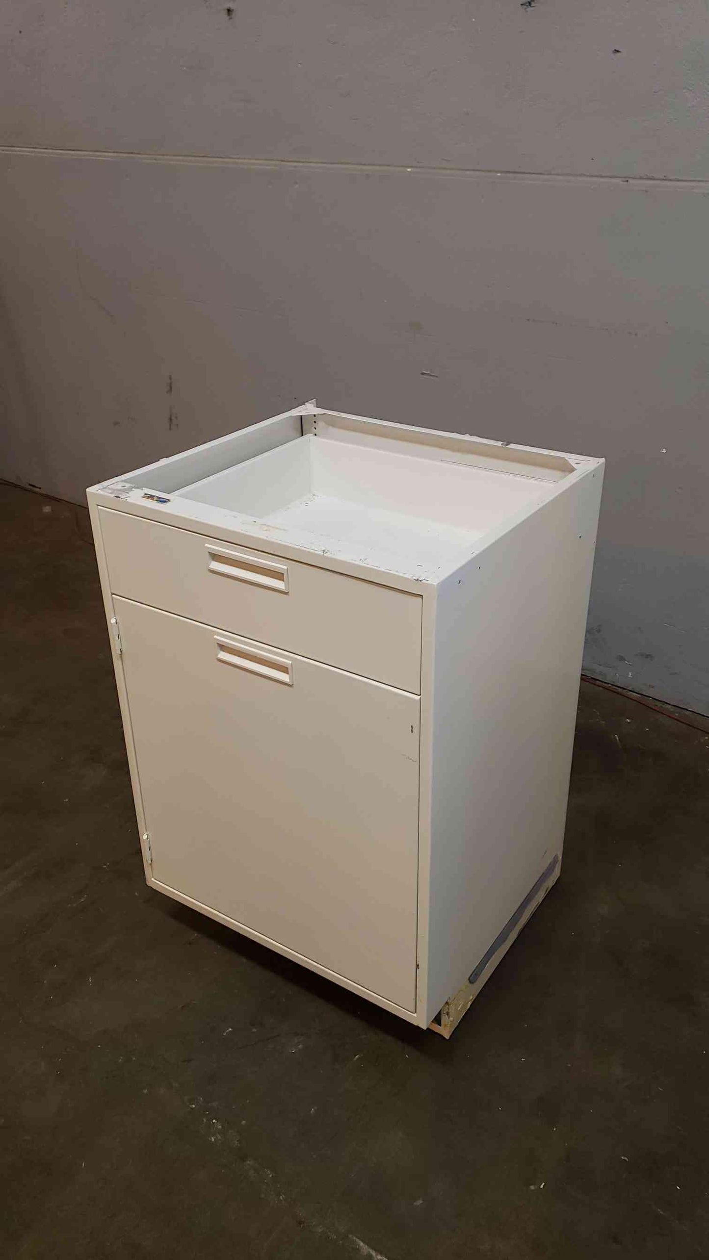White 2' Fisher Hamilton Casework W/ 1 Door 1 Drawer(3873AA)