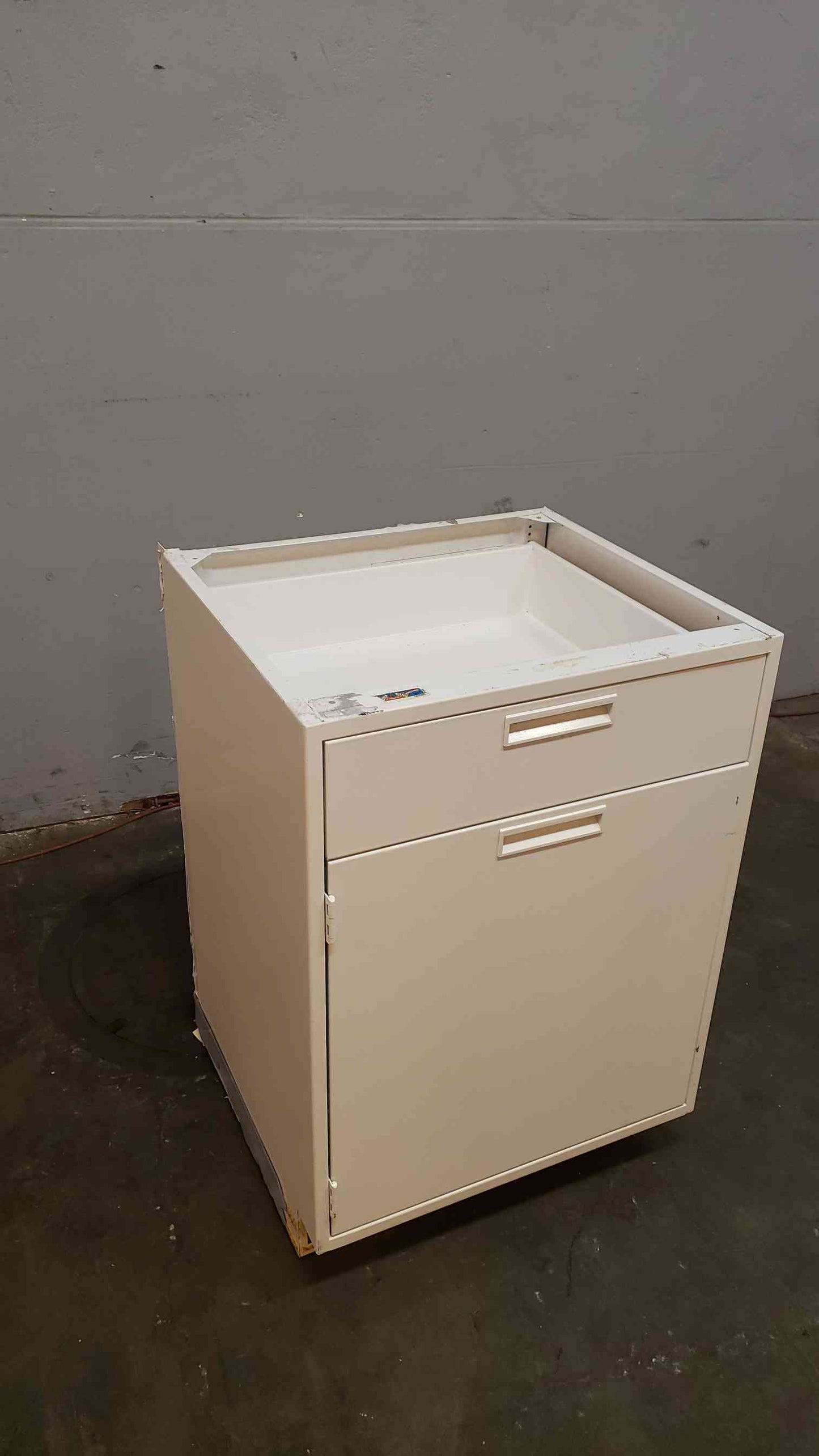 White 2' Fisher Hamilton Casework W/ 1 Door 1 Drawer(3873AA)