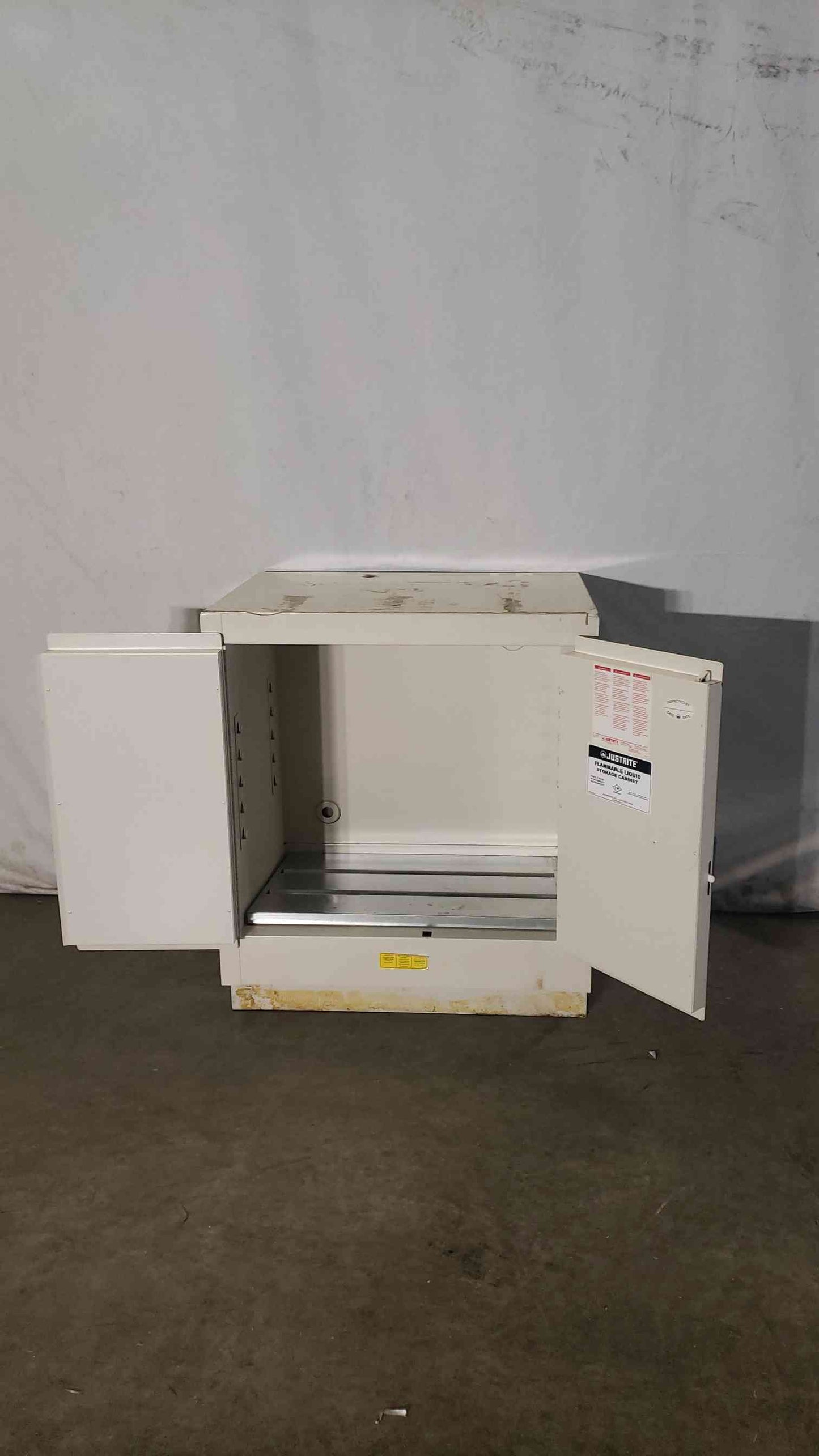 30x22x35 Just Rite Flammable Cabinet(100162)